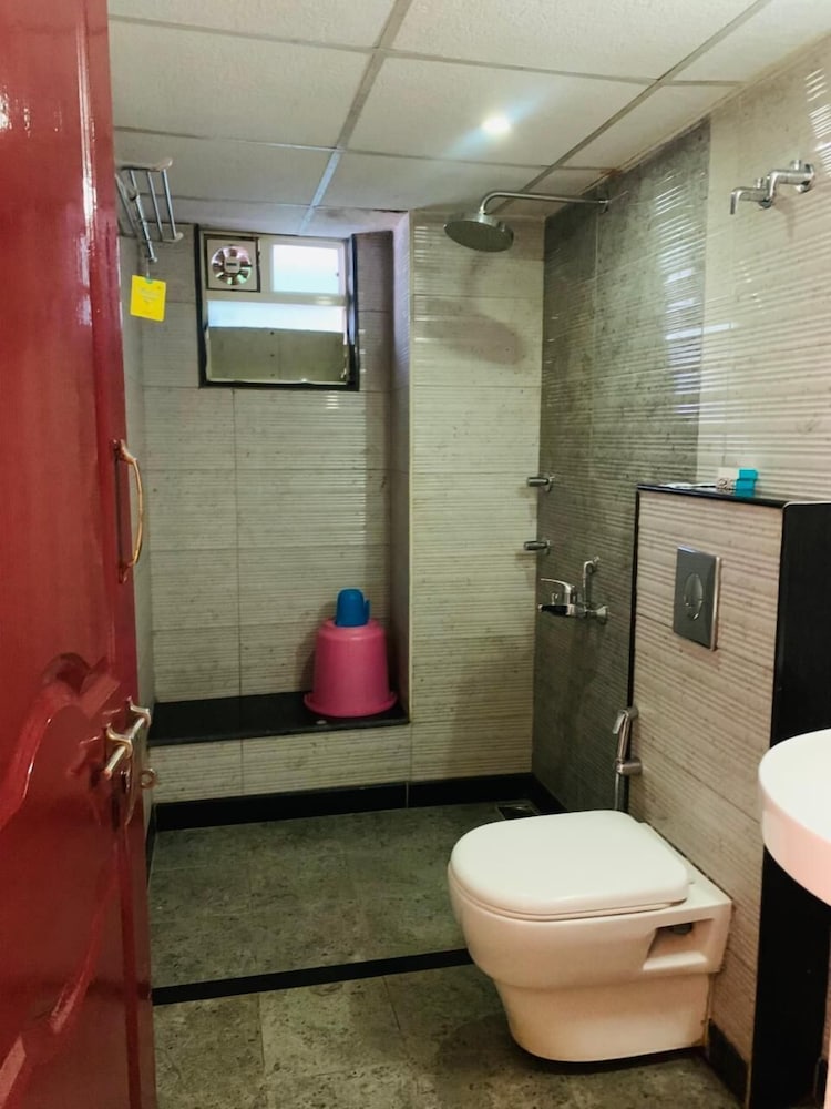 PRATHAM INN BY DOWNTOWN HOTELS