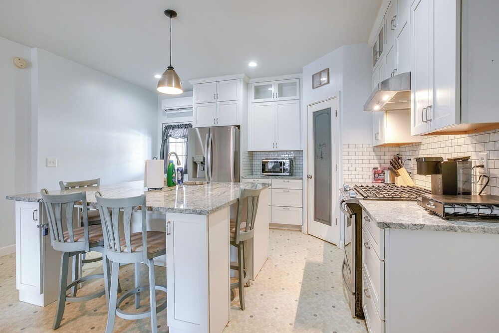 4 Mi to Lake Logan: Hocking Hills Apartment