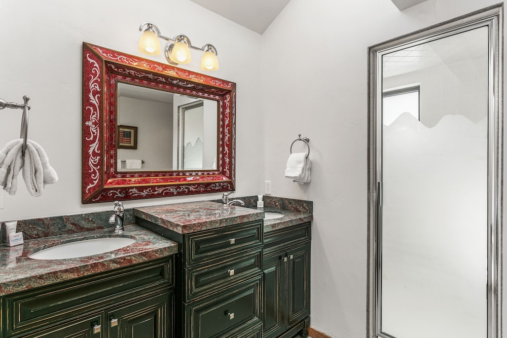 2060 Solamere Drive - Four Bedroom Home 4 Condo