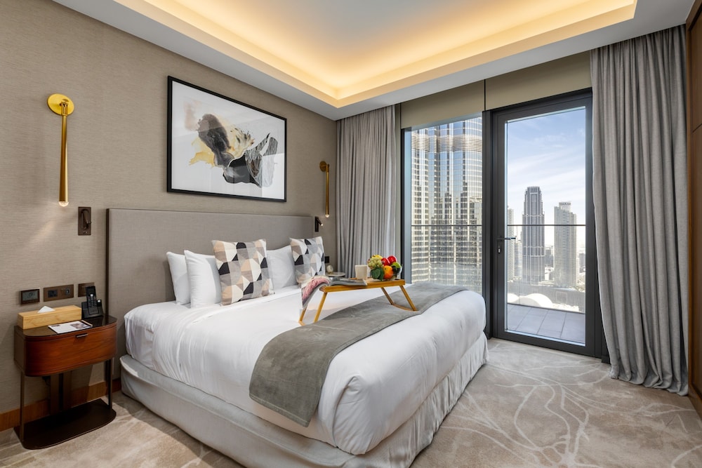 Luxury Apt w Spectacular Burj Khalifa Views