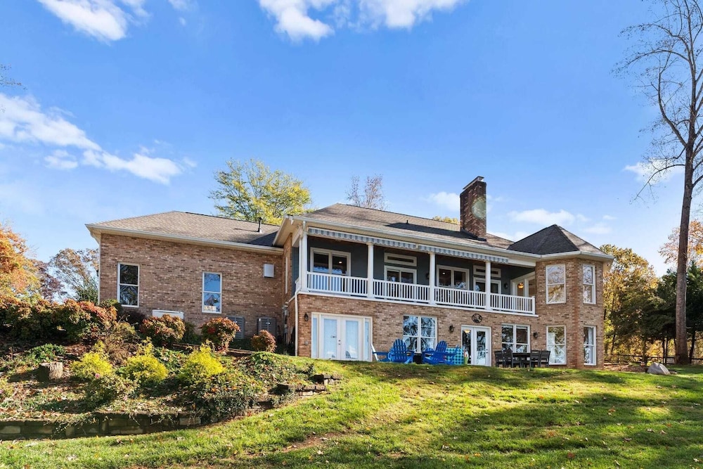 Sunset Pointe by Avantstay Waterfront, Beach, Fire Pit Sleeps 14 5bdr 4BA