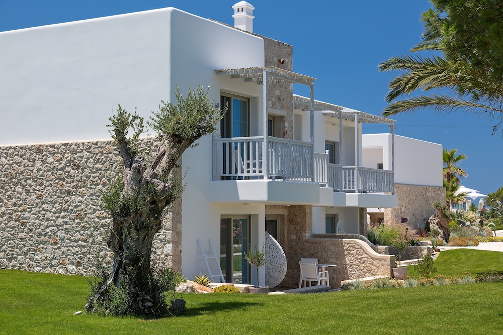 Hotel White Pearls Luxury Suites - Adults Only - Image 1