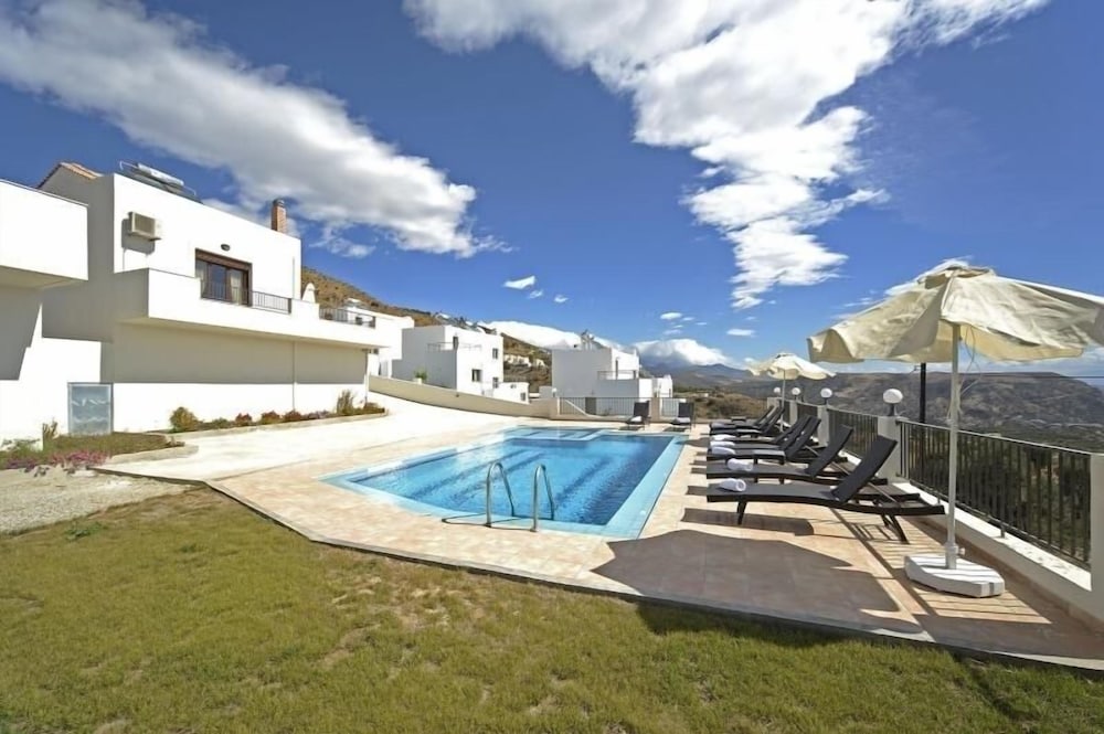 Lenikos Resort