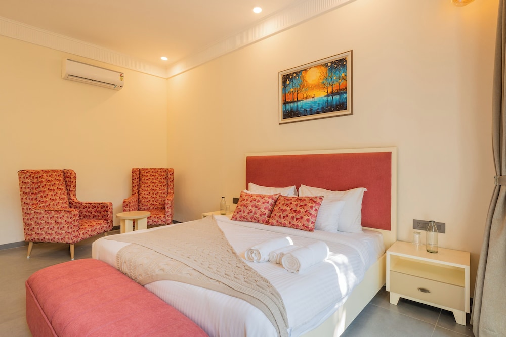 ELIVAAS Laguna Camellia | Luxe 4 BHK Villa Near Popular Beaches with Private Pool