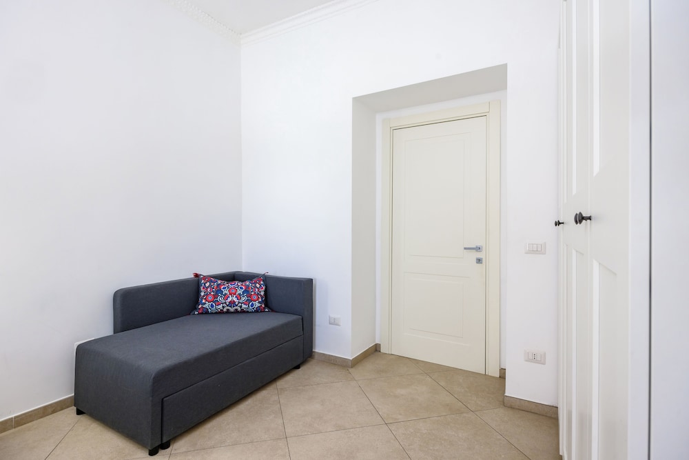 Chiaia Boutique Flat on Pedestrian Area by Napoliapartments