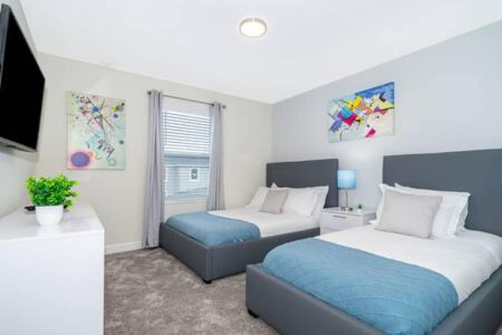 Gorgeous Storey Lake 4BR view 5