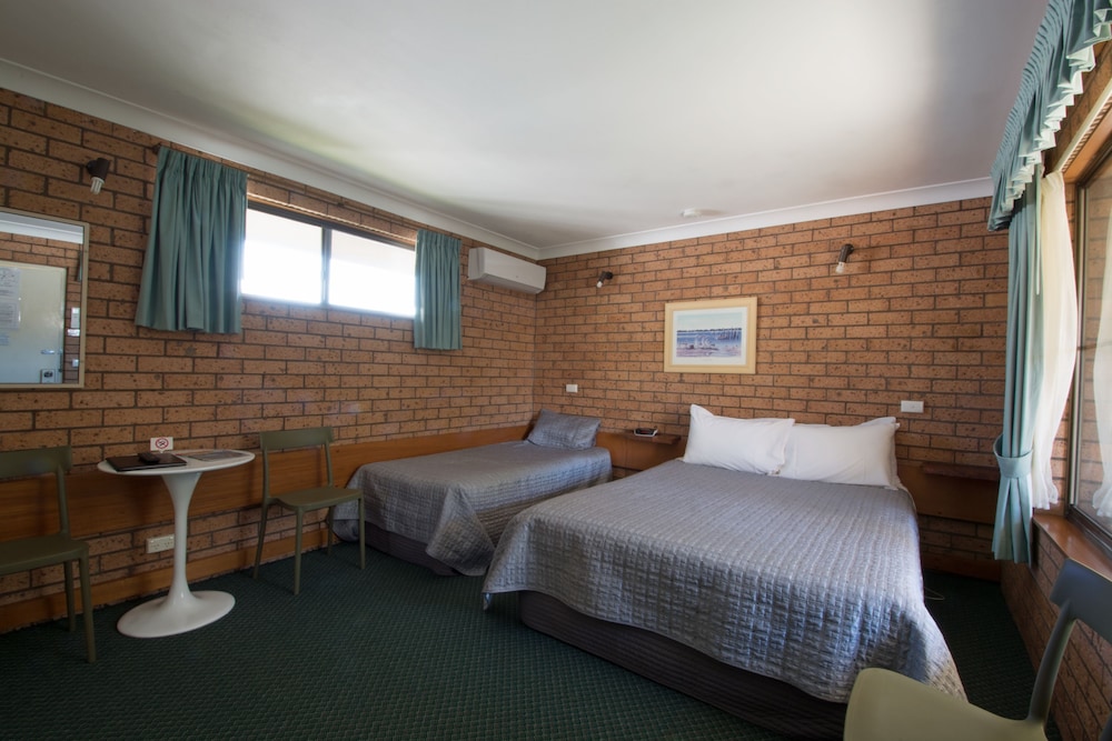 Anchor Bay Motel view 3