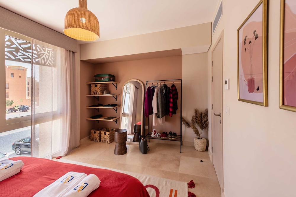 Xuru Stays I Exotic 1bdr w/ Outdoor Terrace Pool & Beach Access
