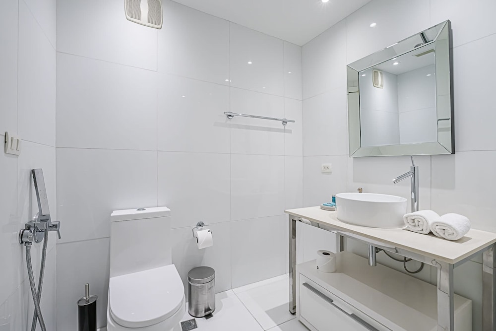 w Comfy 1BR w Fantastic Balcony in YOO