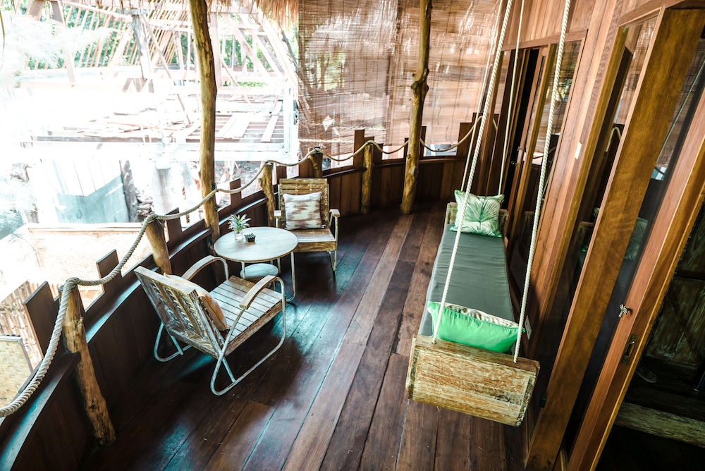 Gili Treehouses