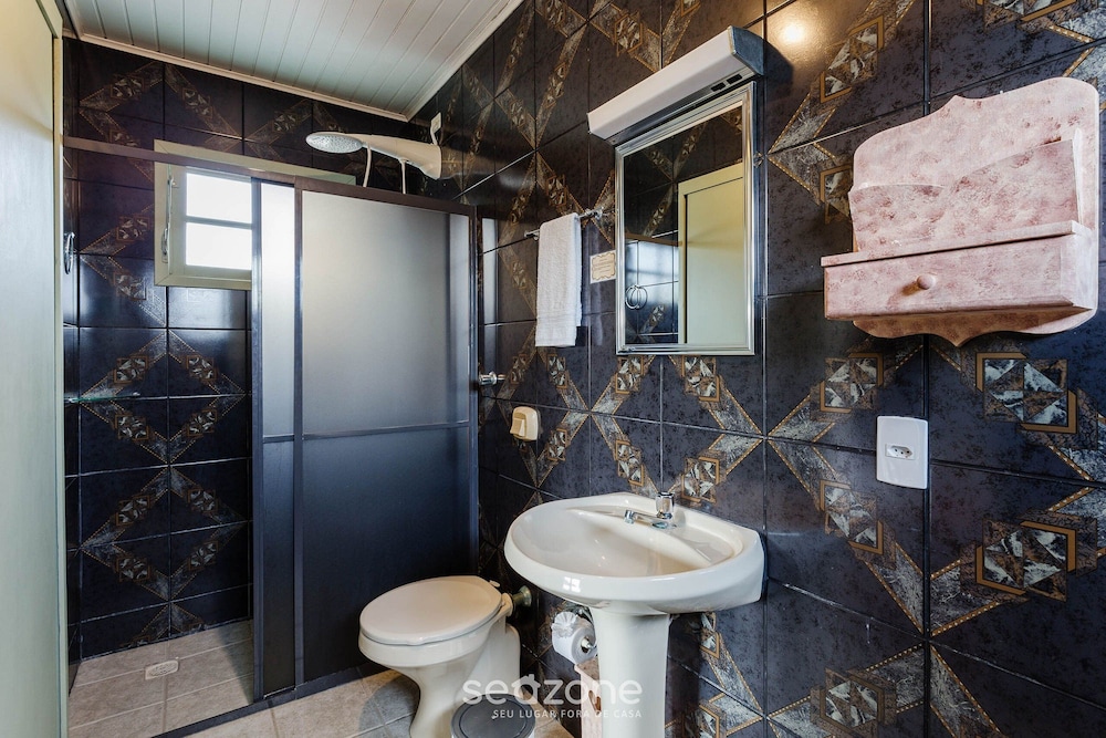 Pleasant Townhouse w/ BBQ 90m From the Sea Rdd657