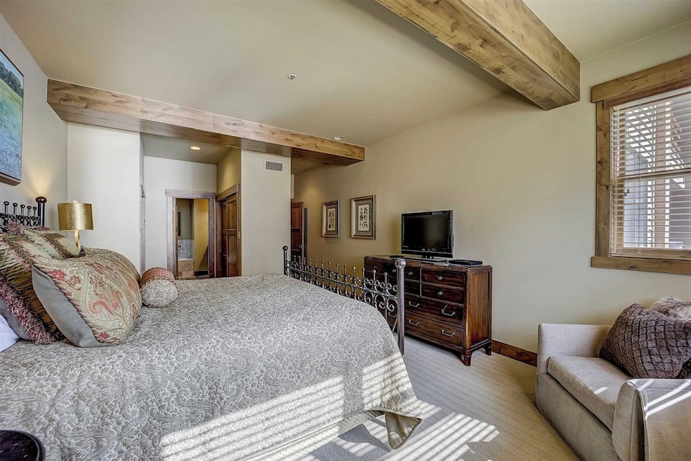 2 Ski-in/ski-out Condos w/ Hot Tubs Deer Valley Mont Cervin by Avantstay