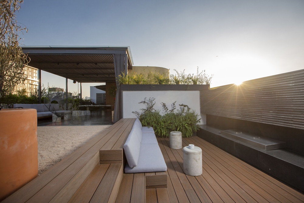 V65 Mexico rooftop photo