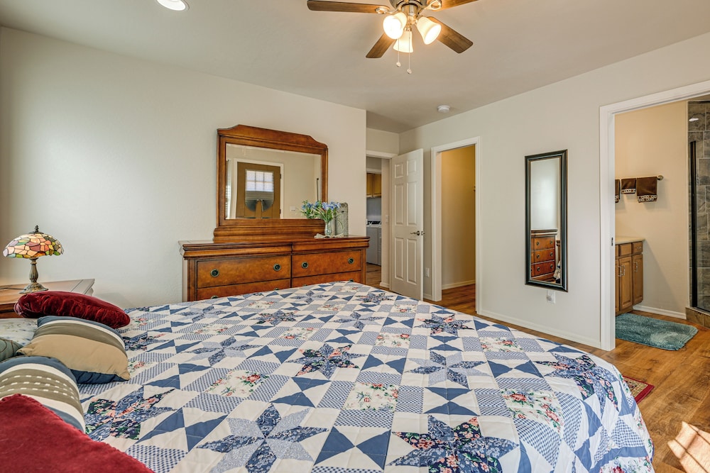Pet-friendly Blue Ridge Cabin: Wraparound Deck!