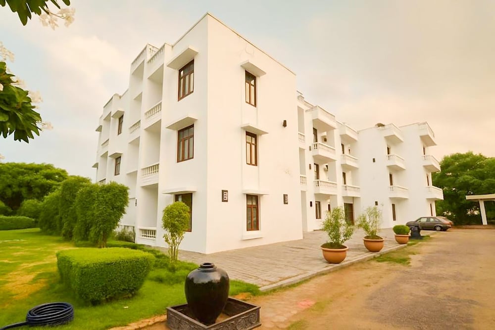 Elegance Resort