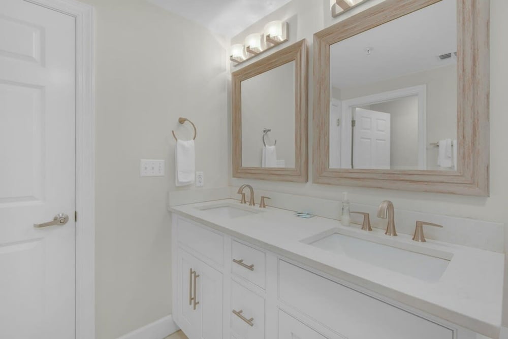 Coastal Condo 607 by Brightwild Beachfront
