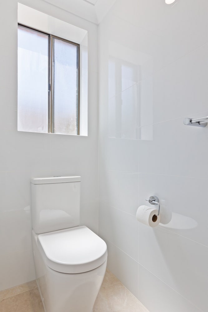 Elegant 3-bed Home From Sunny Glenelg Beach