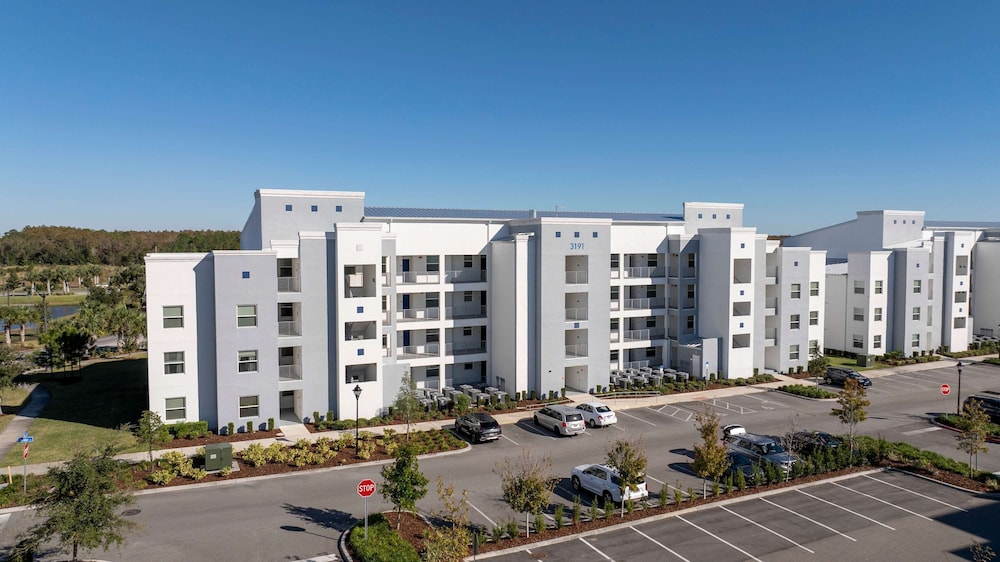 3191 402 Family Fun 3BR Themed Apt Near Disney