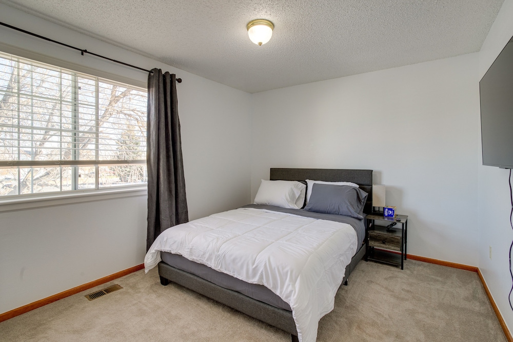 Patio, Grill, Yard: Pet-friendly Denver Home!