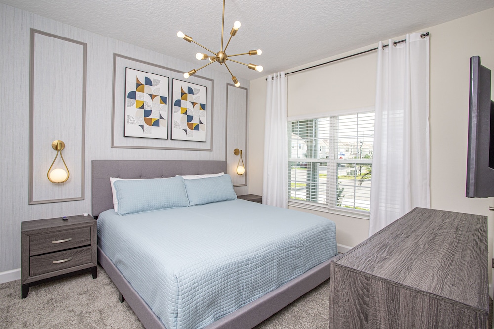 Gorgeous 4 Bedroom w/ Pool Close to Disney 4836-3