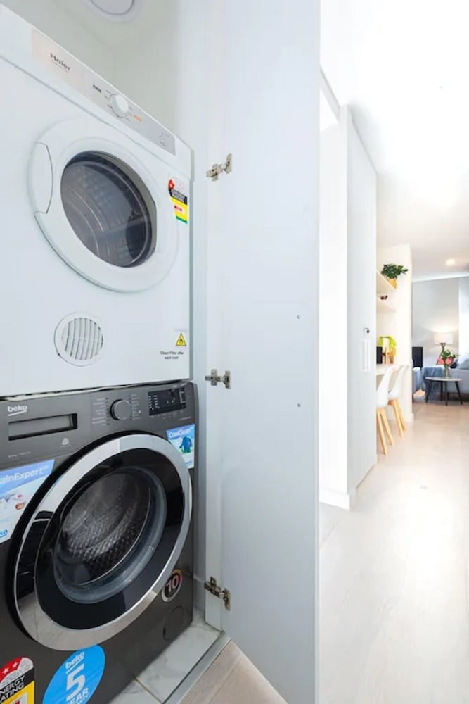 Unwind Bond Quarter Apartment 106