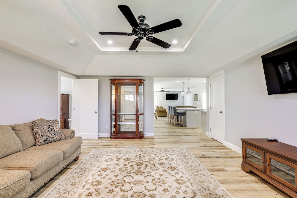 Quaint Hughson Vacation Rental, Walk to Downtown! - Property Image 6