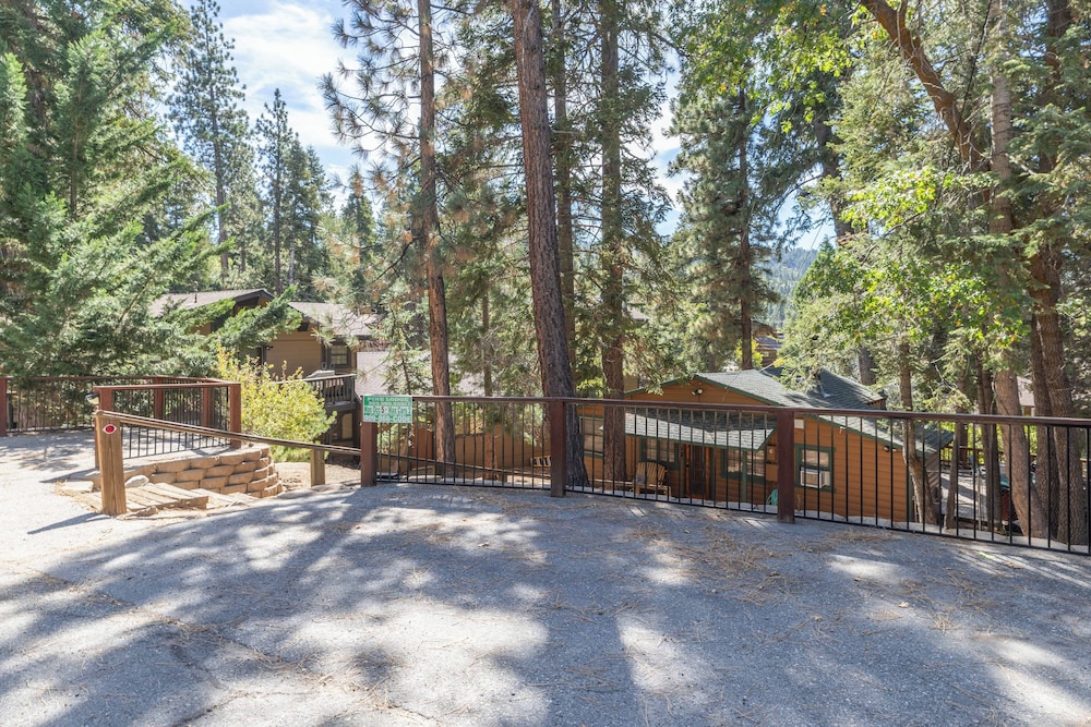 True Big Bear Lake Cabin with jacuzzi