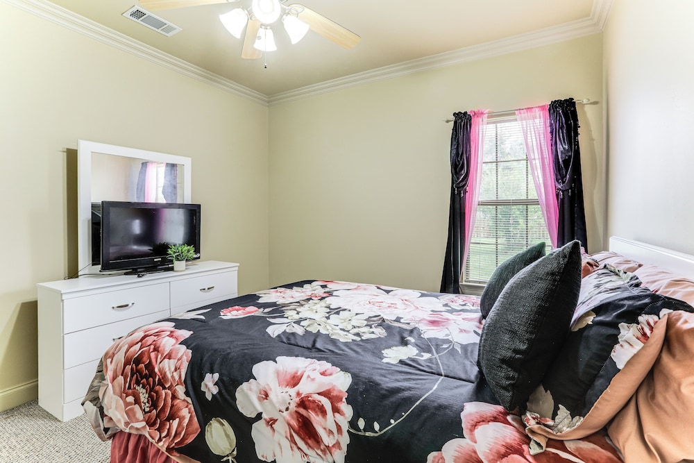 Family Retreat w/ Patio & Yard in Zachary