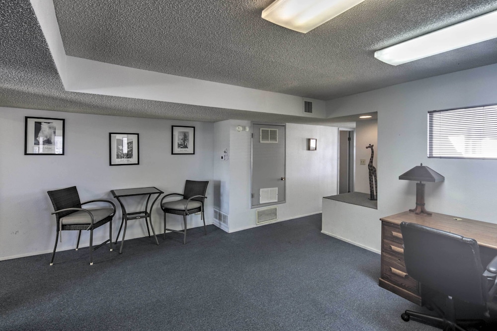Kingman Apartment < 2 Miles to Route 66 Sign!