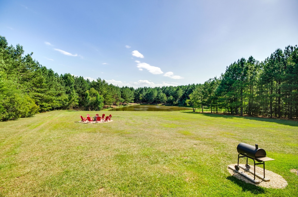 Cozy Summit Cabin w/ Hiking Trails  Fishing Pond! - Property Image 11
