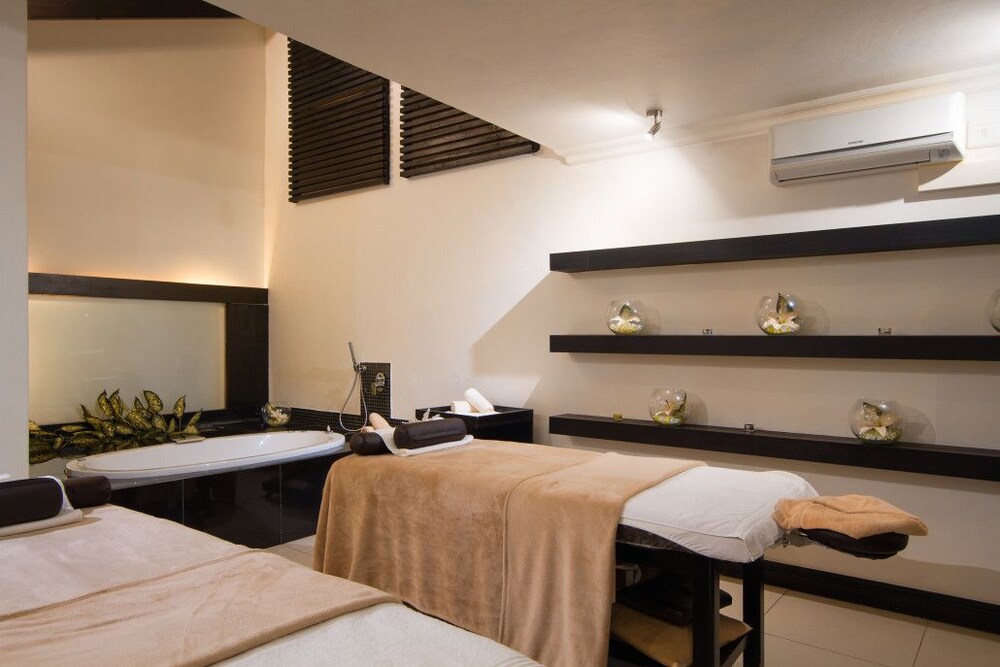 San Lameer Villa Rentals Three Bedroom Luxury 13908