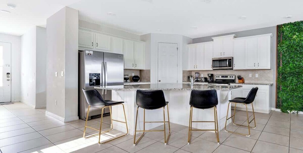 Stunning 7BR Home With Themed Bedrooms