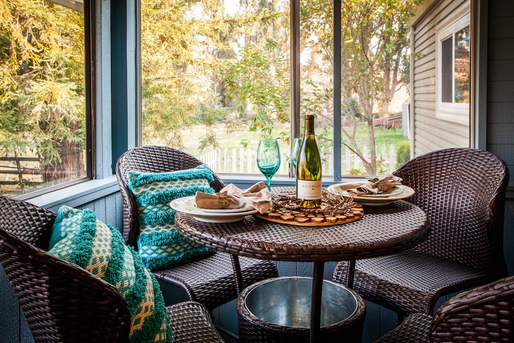 Cozy Country In Sebastopol 2 Bedroom Home by RedAwning