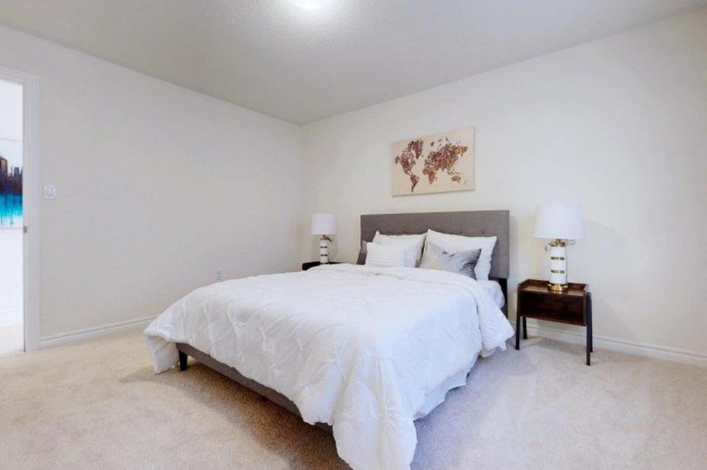 Georgina. New 4 Bedroom House Near Lake Simcoe