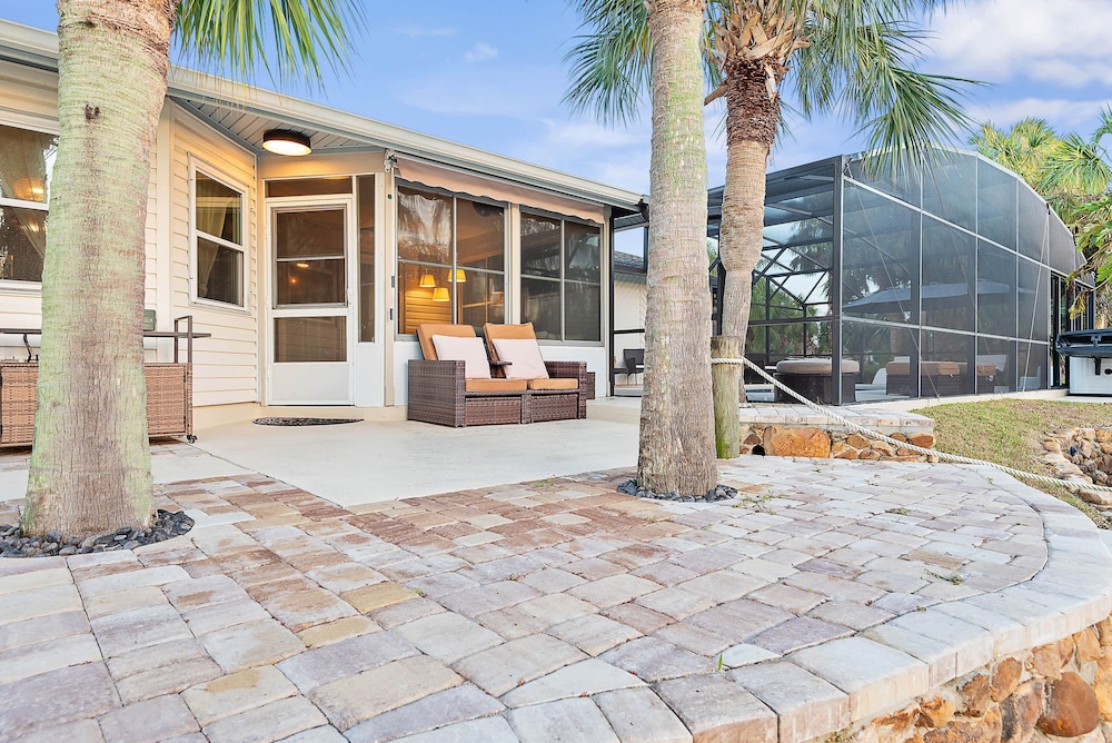 Canal Front Oasis With Pool in Palm Coast