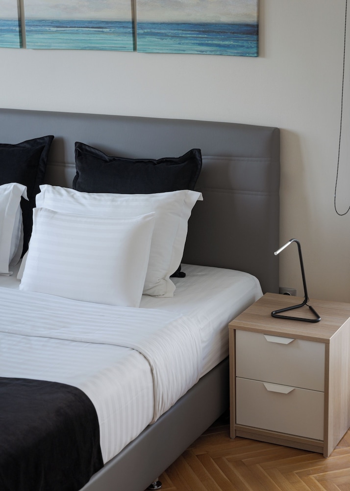 Athenian Heritage Residences