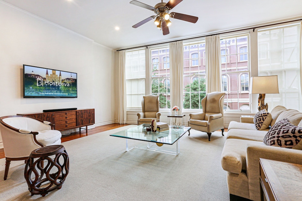 Luxury 4BR With Private Rooftop Deck - Image 3