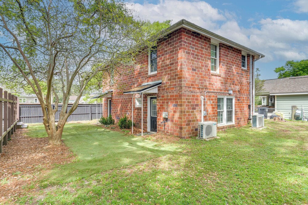 2 Mi to Dtwn Pensacola: Dog-friendly Apartment