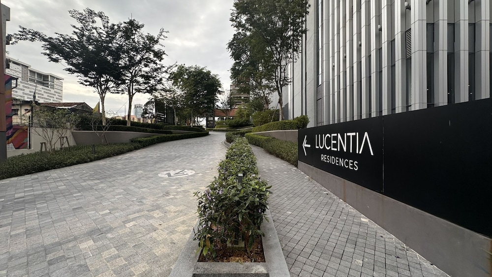 Lucentia Residence by Moonlight Park