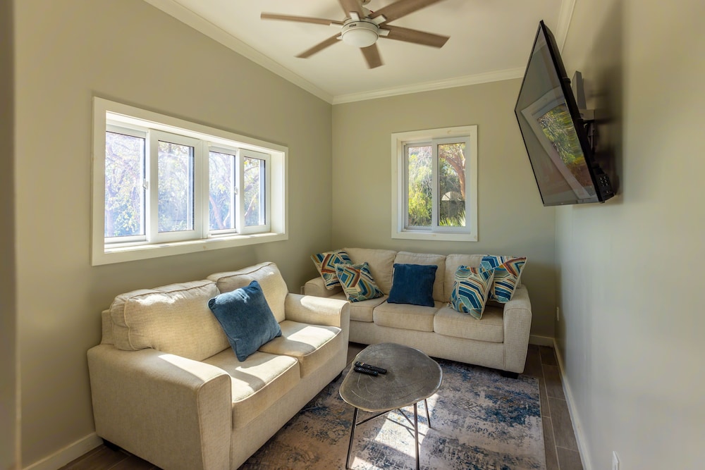 Seas The Day - Brand New Villa W/ocean View, Walk To Rainbow Bea 3 Bedroom Home