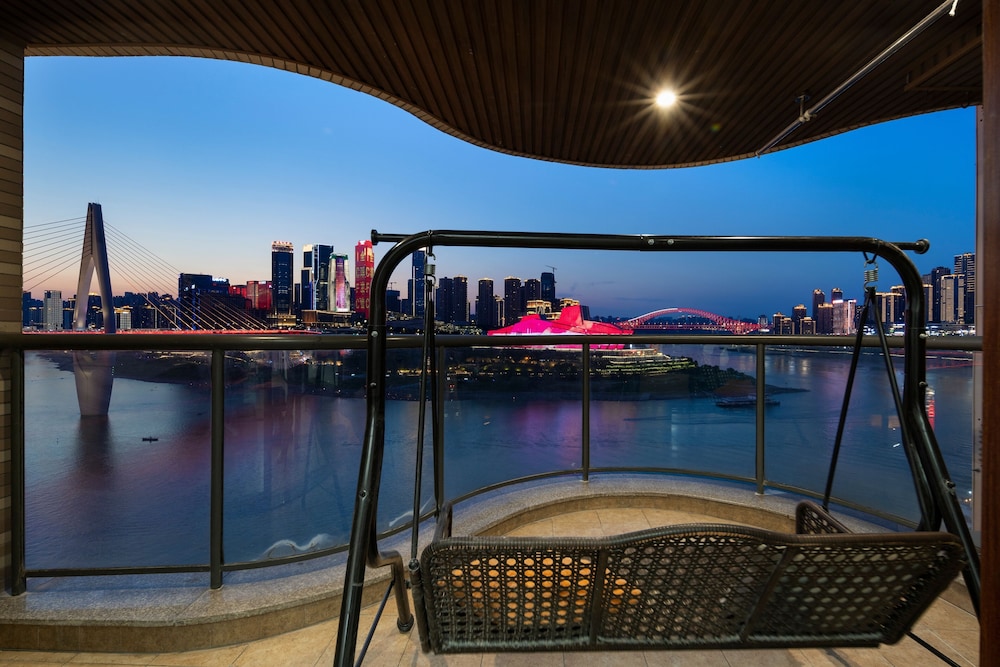 Baihong Riverview Drone Show Apartment