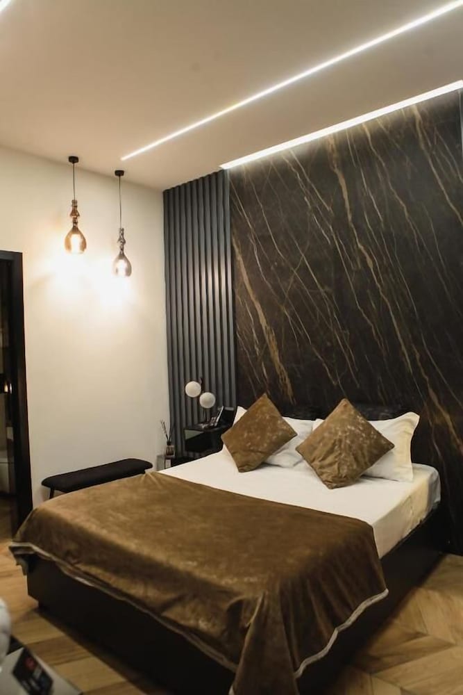 Barneys Club B&b