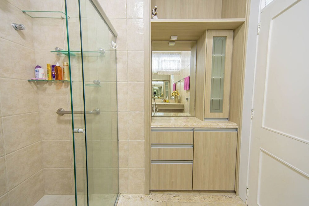 Casa Pet Friendly com 3 su tes a 200m da Praia