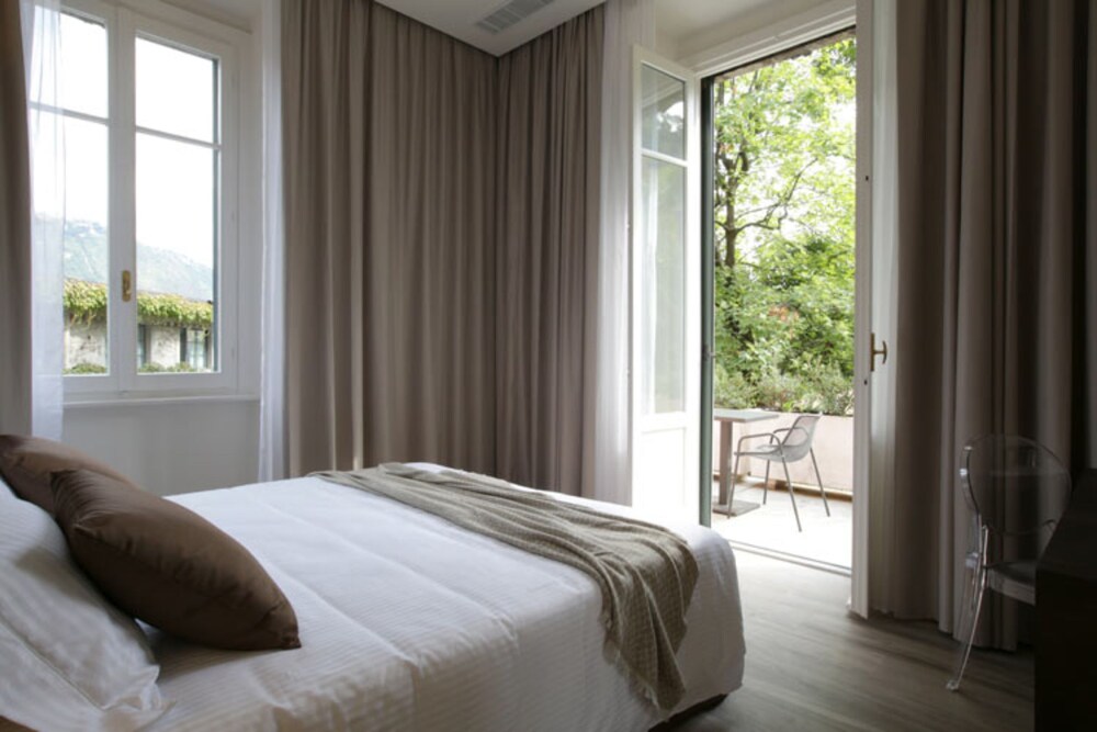 Villa Liberty - Lake Como Rooms & SPA