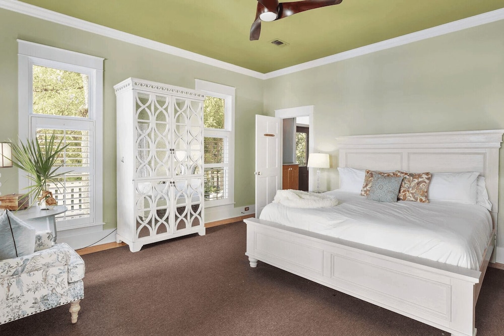 30A Grayt'n Greatful by Avantstay Charming Home+cottage, Walk to Western Lake