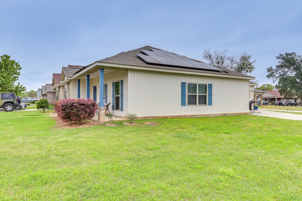 Pet-friendly Pensacola Home ~ 2 Mi to Bruce Beach! view 3