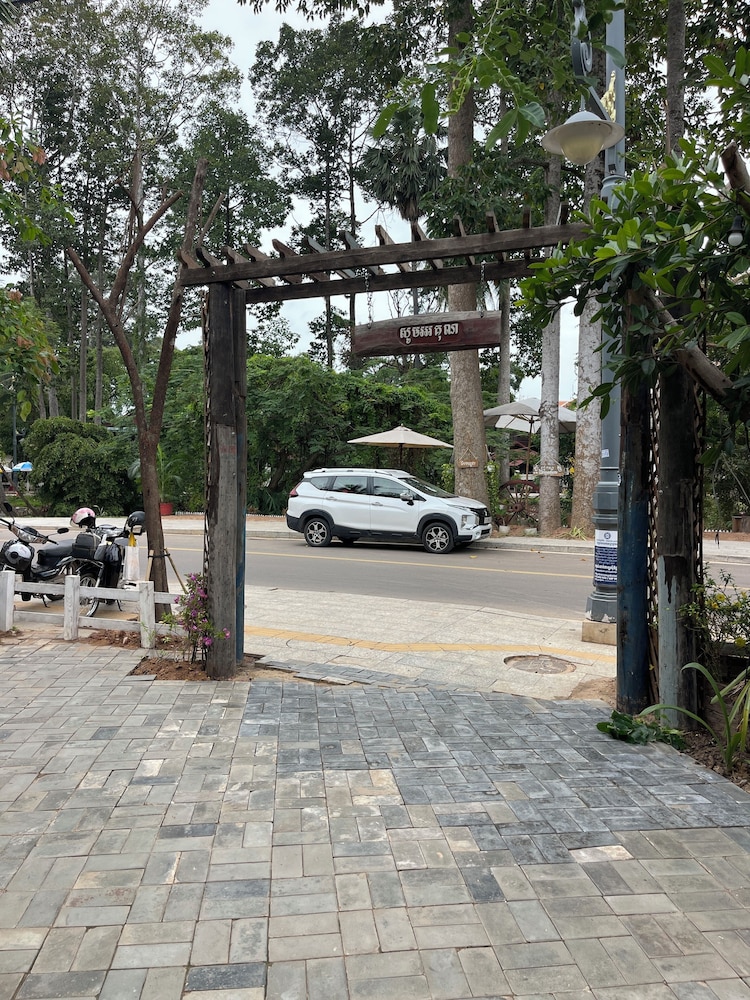 URBAN ANGKOR VILLA