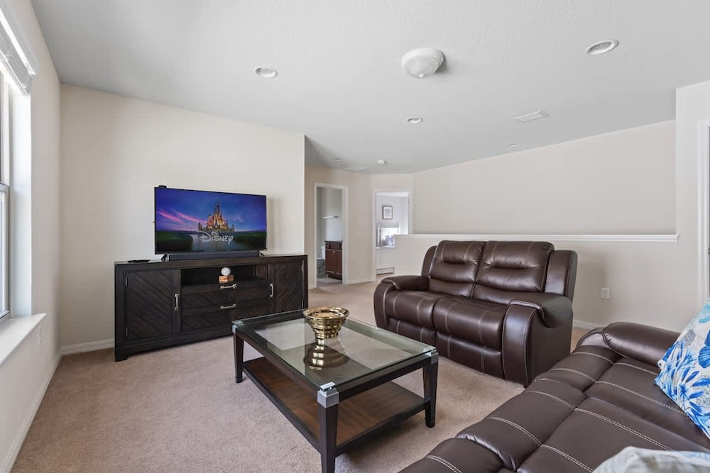Pet Friendly Amazing 5 BR Sleeps 10 Ww2116