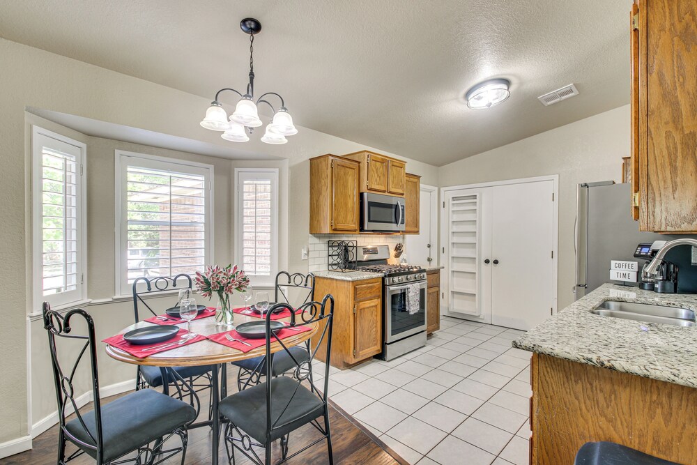 2 Mi to OU: Family-friendly Retreat w/ Patio!