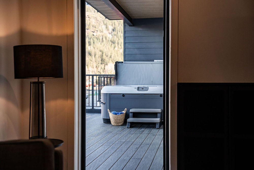 Hotel Villa 23 Cabot Peaks Revelstoke Vacation - Image 1